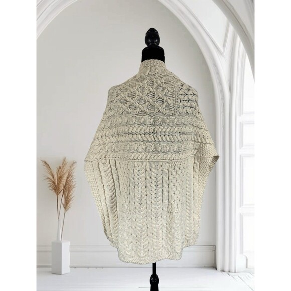 Aran Crafts Cozy Cream Cableknit 100% Merino Wool Wrap Sweater Fringe O/S - Picture 3 of 3